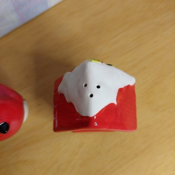 Ceramic Red Bird with Birdhouse Salt and Pepper Shakers - Picture 6 of 14